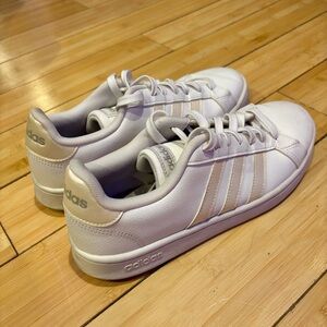 Adidas White Leather Pearlescent Cloud Foam Comfort Sneakers Women 9.5 Men 8 US